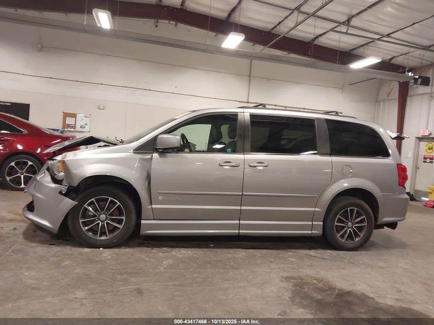 2017 Dodge Grand Caravan Sxt VIN: 2C4RDGCG9HR713686 Lot: 43417466