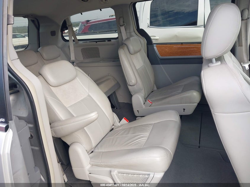 2A4RR6DX3AR240894 2010 CHRYSLER TOWN & COUNTRY photo no. 8