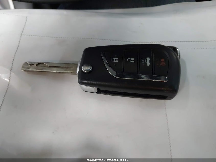 2018 Toyota Camry Le VIN: 4T1B11HK0JU103183 Lot: 43417830