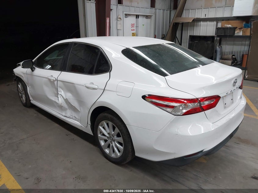4T1B11HK0JU103183 2018 TOYOTA CAMRY photo no. 3