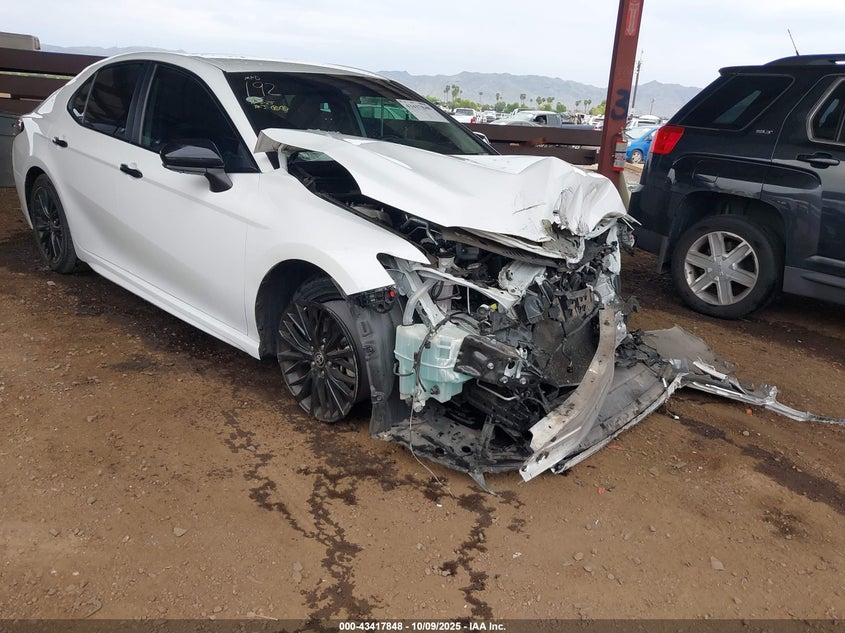 TOYOTA CAMRY SE/SE NIGHT SHADE