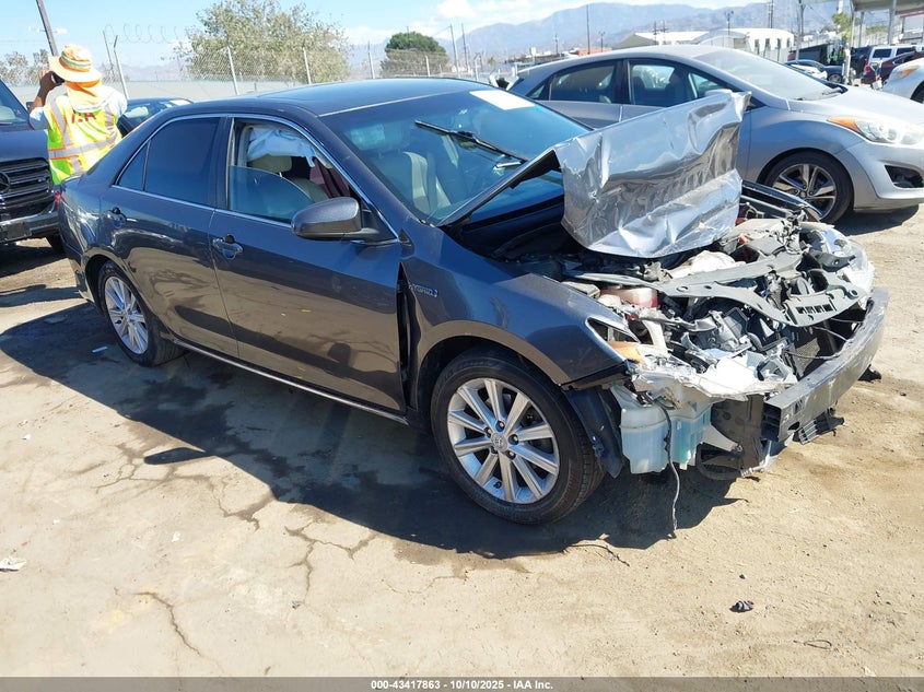 TOYOTA CAMRY HYBRID XLE