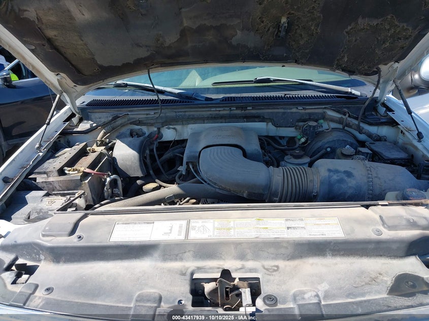 1999 Ford Expedition Eddie Bauer/Xlt VIN: 1FMRU1767XLA36137 Lot: 43417939