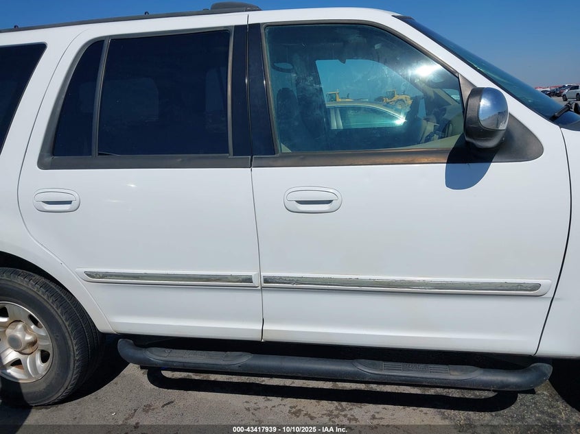 1999 Ford Expedition Eddie Bauer/Xlt VIN: 1FMRU1767XLA36137 Lot: 43417939