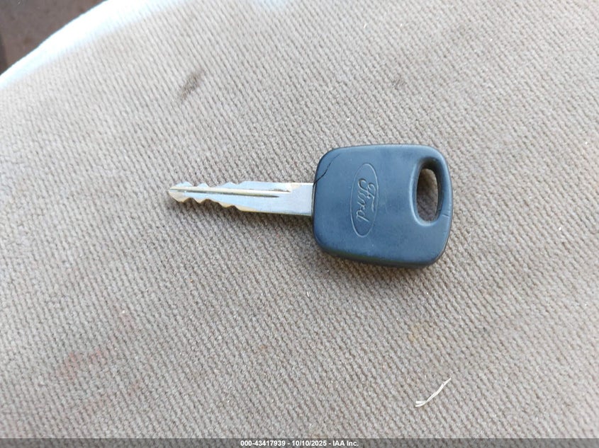 1999 Ford Expedition Eddie Bauer/Xlt VIN: 1FMRU1767XLA36137 Lot: 43417939