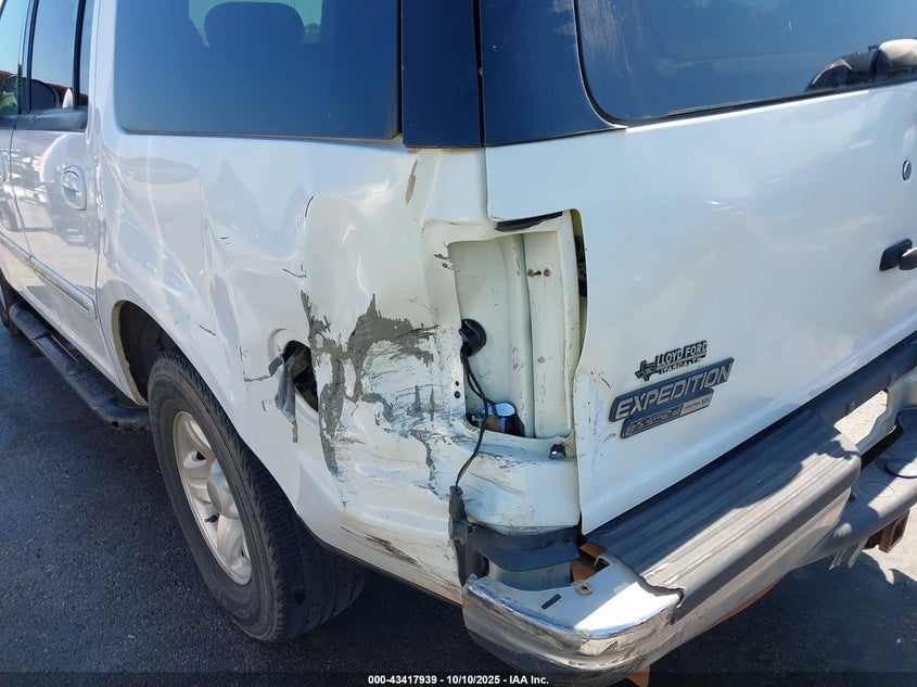 1999 Ford Expedition Eddie Bauer/Xlt VIN: 1FMRU1767XLA36137 Lot: 43417939
