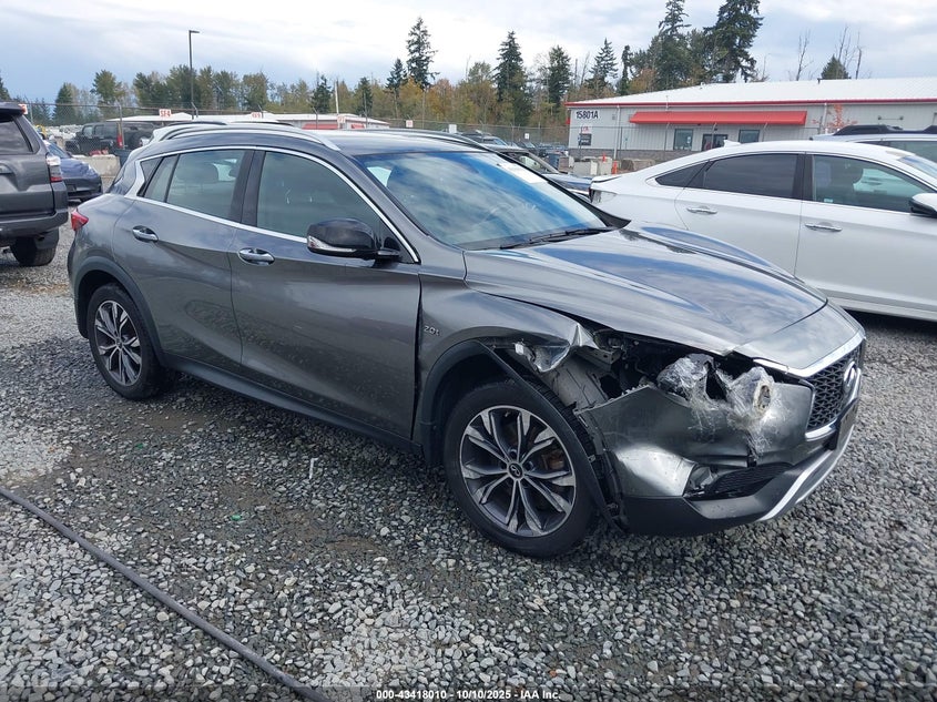 INFINITI QX30 PREMIUM