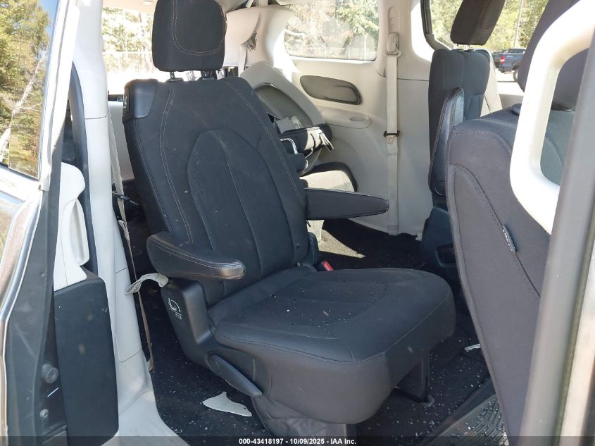 2020 Chrysler Pacifica Touring VIN: 2C4RC1FG8LR123371 Lot: 43418197