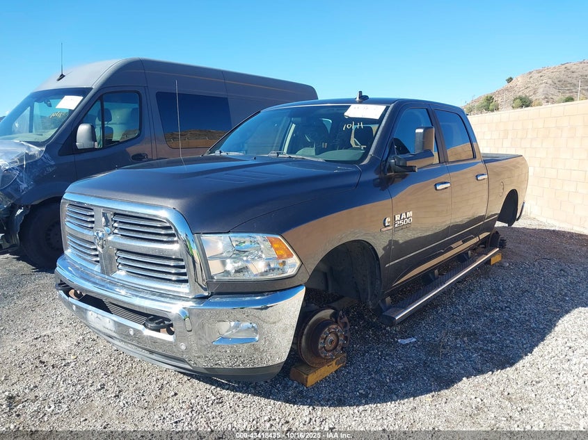 Vin: 3c6ur5dlxhg686314, lot: 43913253, ram 2500 big horn  4x4 6'4 box 20172