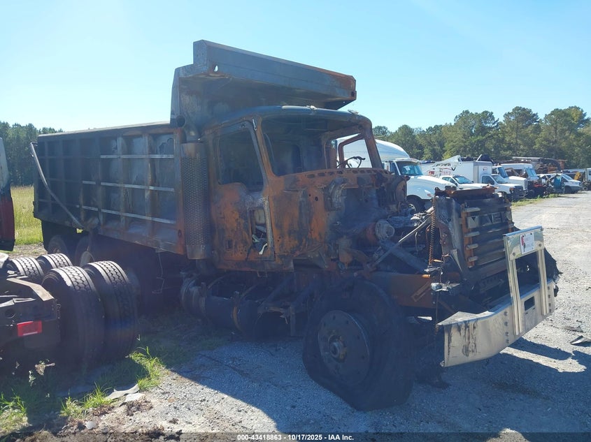 1M2AG11C25M016839 2005 Mack 700 Cv700 auction photo 1