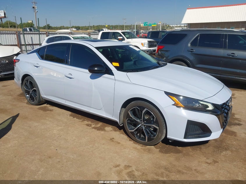 NISSAN ALTIMA SR FWD