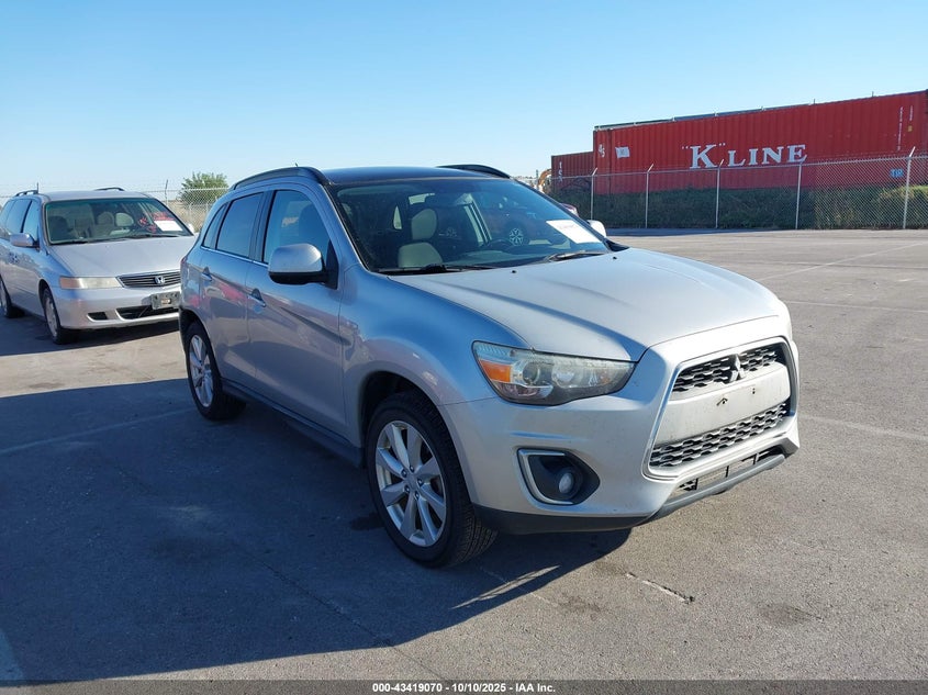 MITSUBISHI OUTLANDER SPORT SE