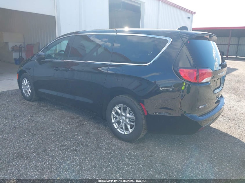 2C4RC1CG2TR173168 2026 CHRYSLER VOYAGER photo no. 3
