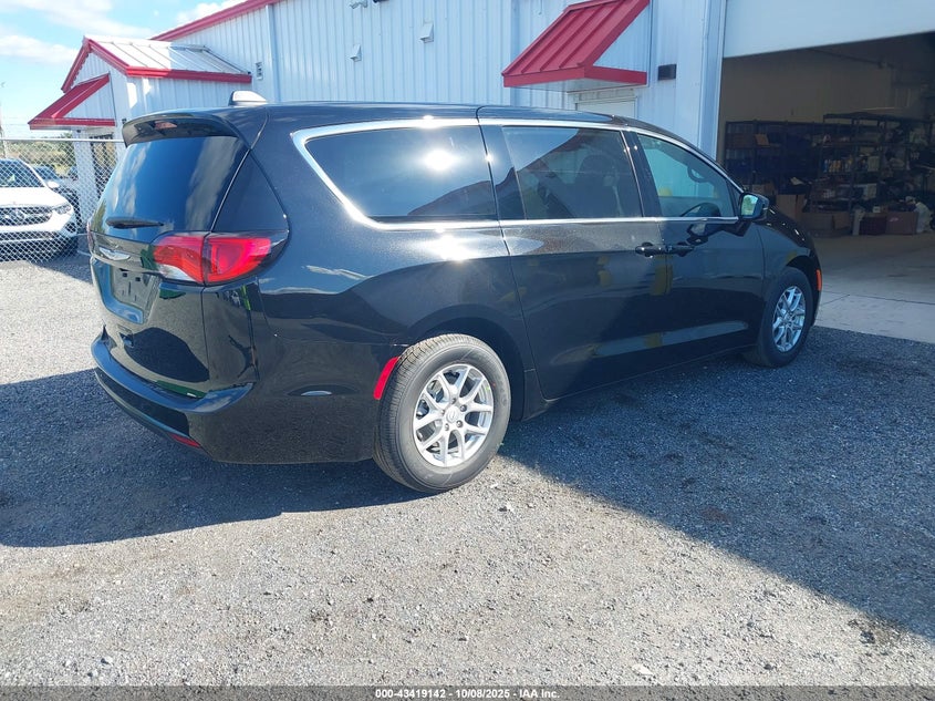 2C4RC1CG2TR173168 2026 CHRYSLER VOYAGER photo no. 4