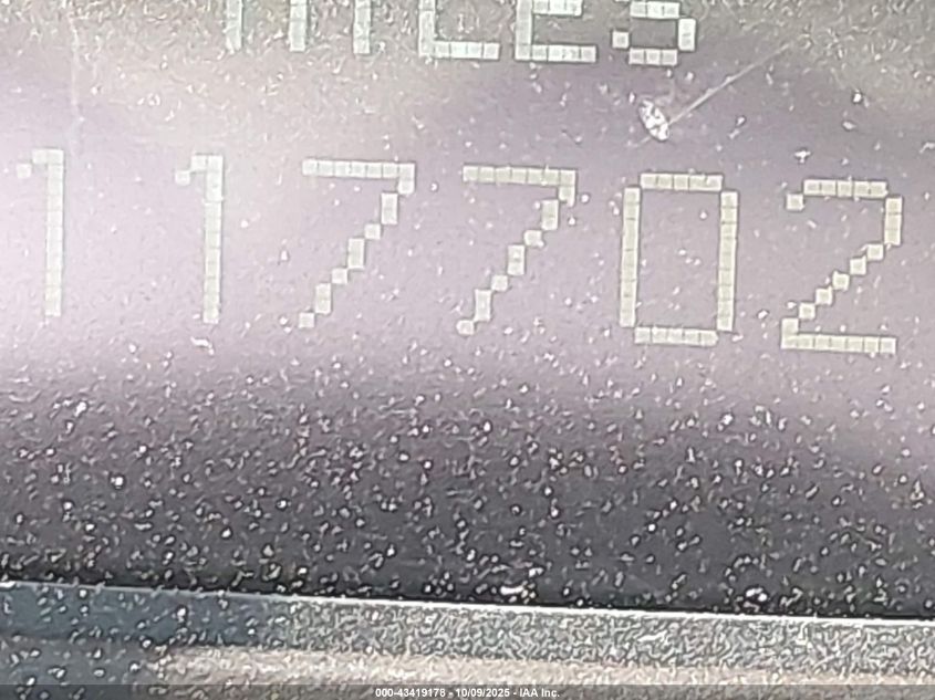 2000 Mercedes-Benz E 320 4M VIN: WDBJF82J1YX033730 Lot: 43419178