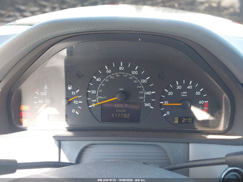 2000 Mercedes-Benz E 320 4M VIN: WDBJF82J1YX033730 Lot: 43419178