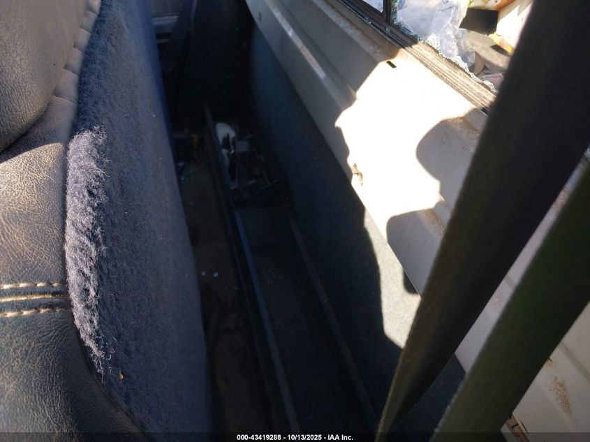 1993 Chevrolet Gmt-400 C1500 VIN: 1GCEC14K4PZ150181 Lot: 43419288