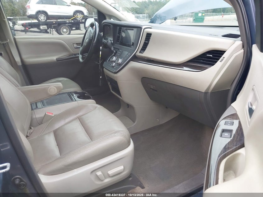 5TDYK3DC1FS528090 2015 TOYOTA SIENNA photo no. 5