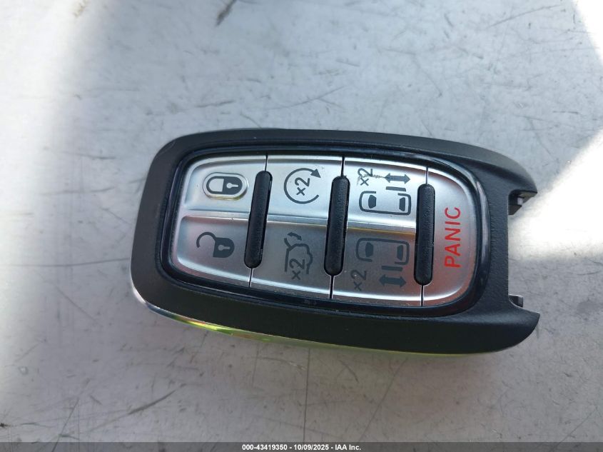 2019 Chrysler Pacifica Limited VIN: 2C4RC1GG8KR574202 Lot: 43419350