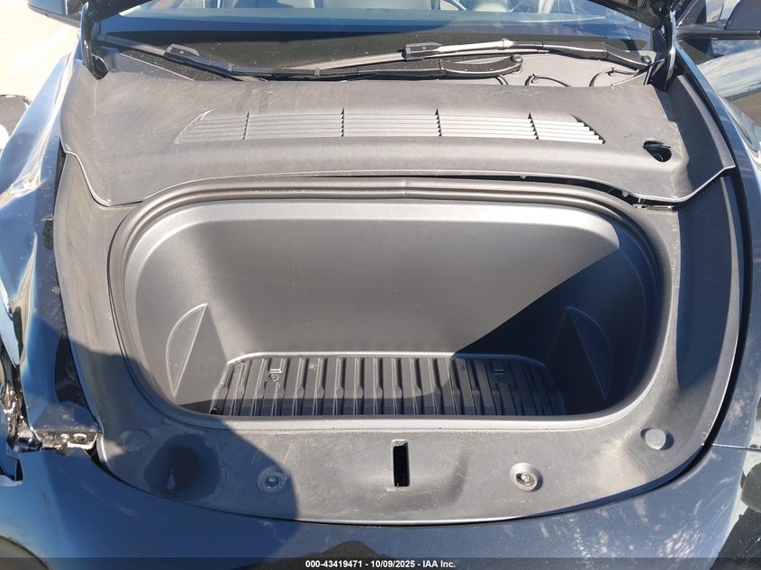 2025 Tesla Model Y Long Range Dual Motor Rear-Wheel Drive VIN: 7SAYGDED7SF233964 Lot: 43419471