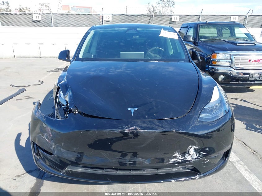 2025 Tesla Model Y Long Range Dual Motor Rear-Wheel Drive VIN: 7SAYGDED7SF233964 Lot: 43419471