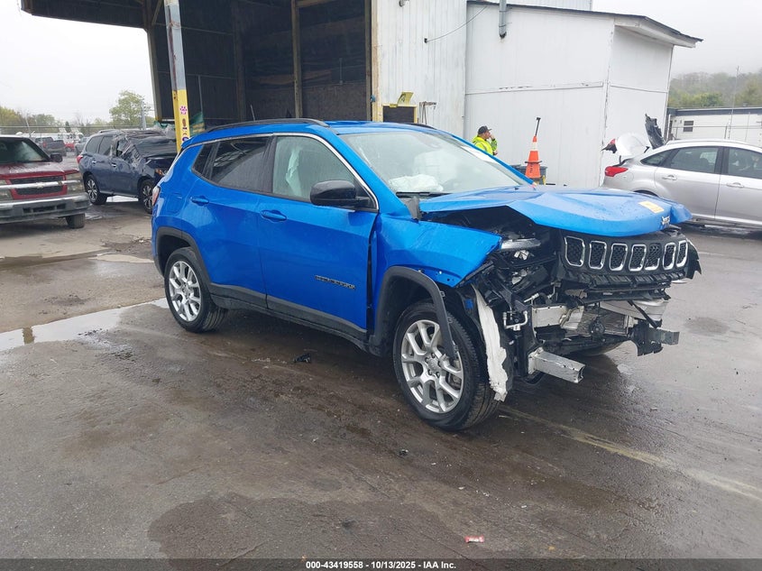 JEEP COMPASS LATITUDE LUX FWD