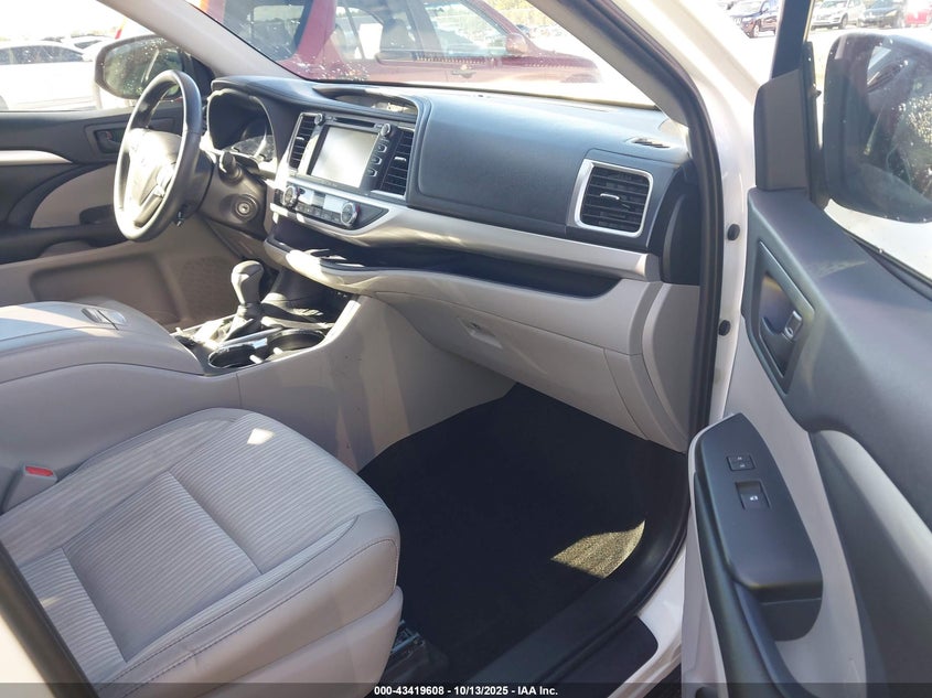 2019 TOYOTA HIGHLANDER LE PLUS - 5TDZZRFH9KS307715