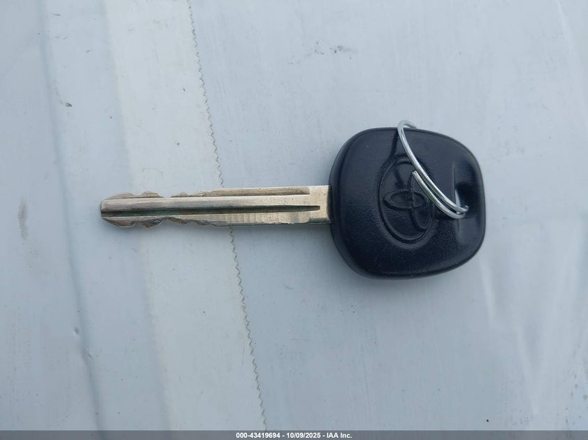 2002 Toyota Camry Xle V6 VIN: JTDBF30K220002555 Lot: 43419694