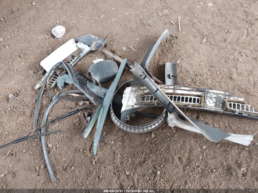 2002 Chevrolet Express VIN: 1GCHG39R121135129 Lot: 43419741