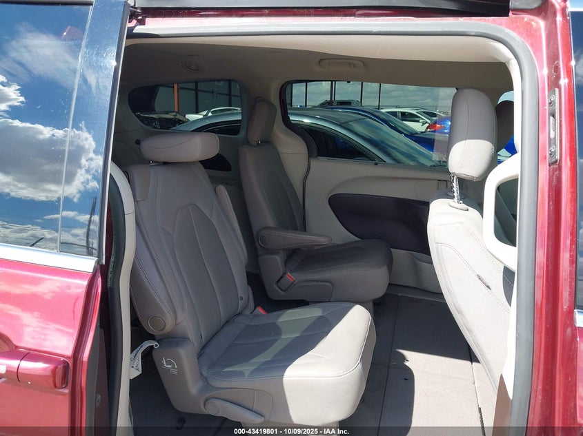 2020 Chrysler Pacifica Touring VIN: 2C4RC1FG8LR124245 Lot: 43419801