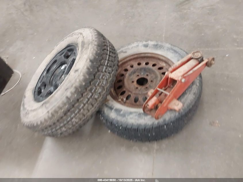 2004 Chevrolet Silverado K1500 VIN: 2GCEK19T141329223 Lot: 43419858