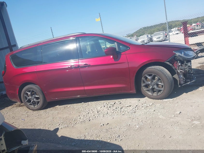 2020 Chrysler Pacifica Touring L Plus VIN: 2C4RC1EG8LR239588 Lot: 43419895