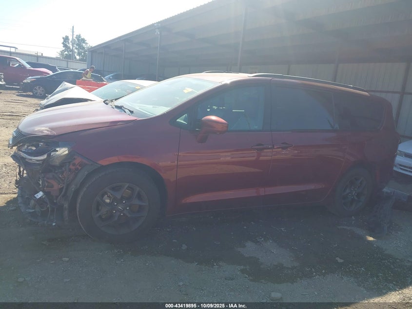 2020 Chrysler Pacifica Touring L Plus VIN: 2C4RC1EG8LR239588 Lot: 43419895