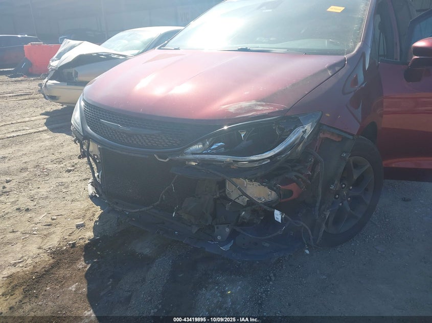 2020 Chrysler Pacifica Touring L Plus VIN: 2C4RC1EG8LR239588 Lot: 43419895