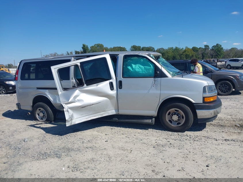 2020 Chevrolet Express Passenger Rwd 3500 Extended Wheelbase Lt VIN: 1GAZGPFG0L1118010 Lot: 43419986