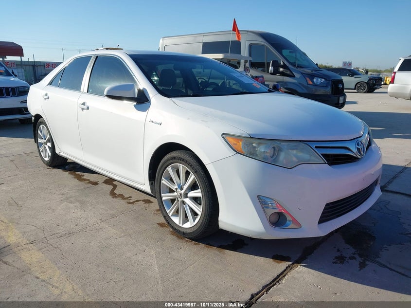 TOYOTA CAMRY HYBRID XLE