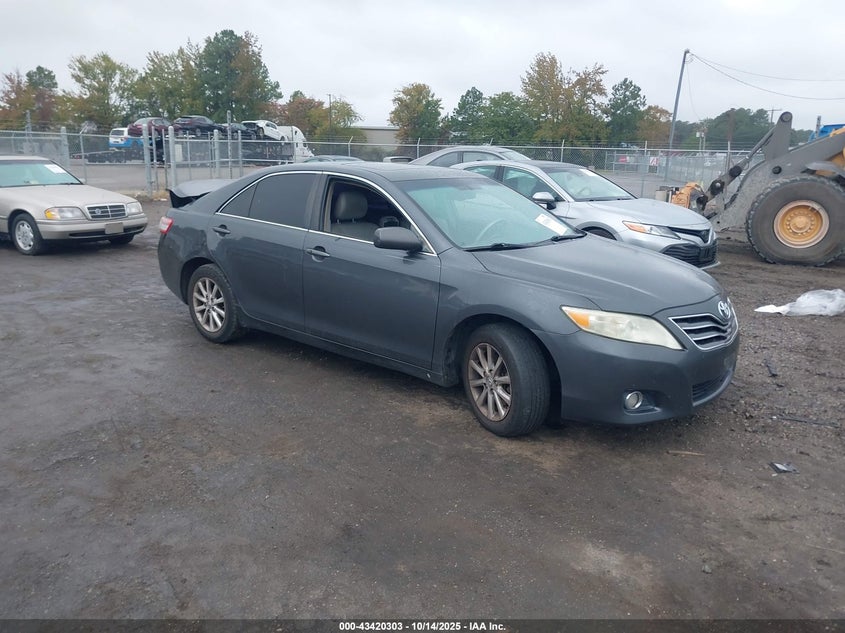 TOYOTA CAMRY XLE V6