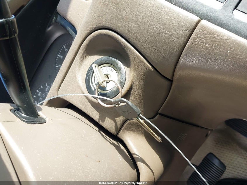 2000 Toyota Camry Le V6 VIN: JT2BF22K0Y0246665 Lot: 43420381