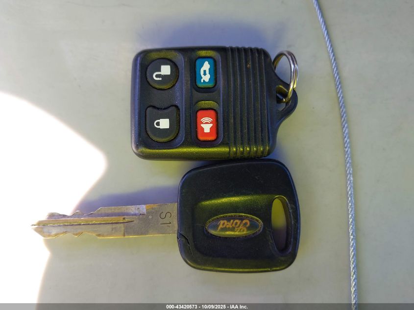 2002 Ford Thunderbird VIN: 1FAHP60A92Y106936 Lot: 43420573