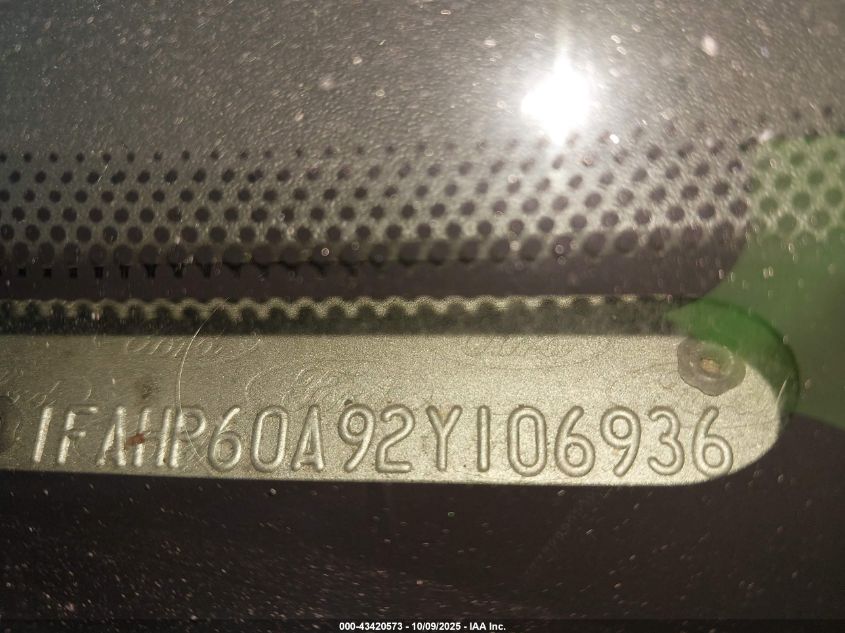 2002 Ford Thunderbird VIN: 1FAHP60A92Y106936 Lot: 43420573