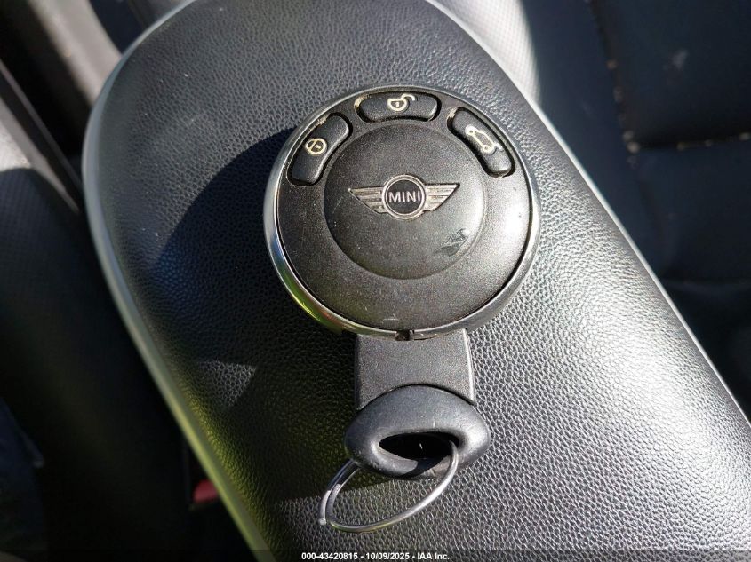 2008 Mini Cooper VIN: WMWMF33588TU68204 Lot: 43420815