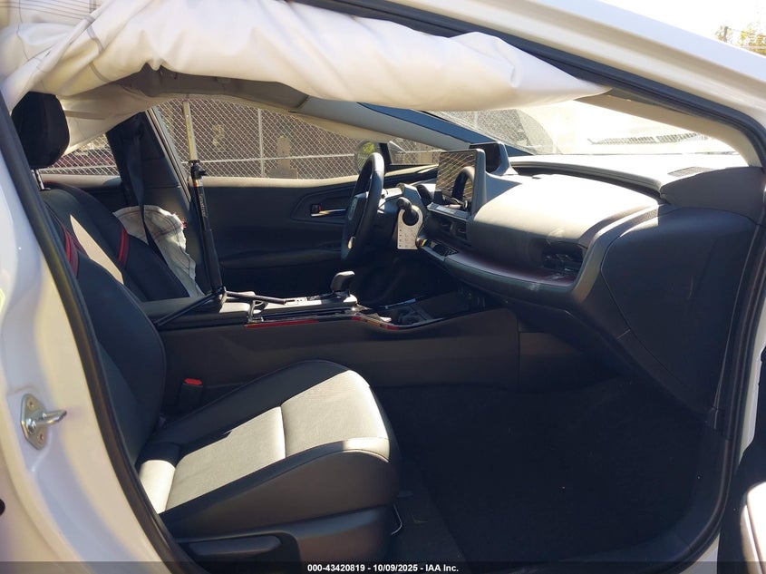 2026 TOYOTA PRIUS PLUG-IN HYBRID XSE JTDACACU2T3054550