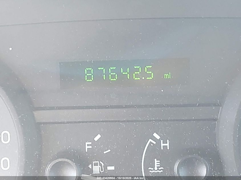 2007 Mercury Grand Marquis Gs VIN: 2MEFM74W87X606744 Lot: 43420904