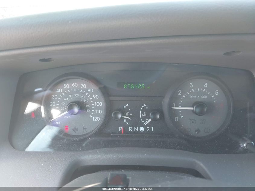 2007 Mercury Grand Marquis Gs VIN: 2MEFM74W87X606744 Lot: 43420904