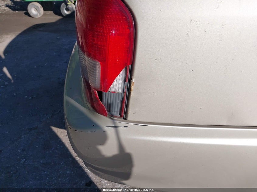 2000 Mazda Protege Dx/Lx VIN: JM1BJ2221Y0289272 Lot: 43420931