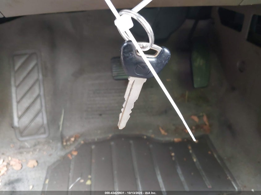 2000 Mazda Protege Dx/Lx VIN: JM1BJ2221Y0289272 Lot: 43420931