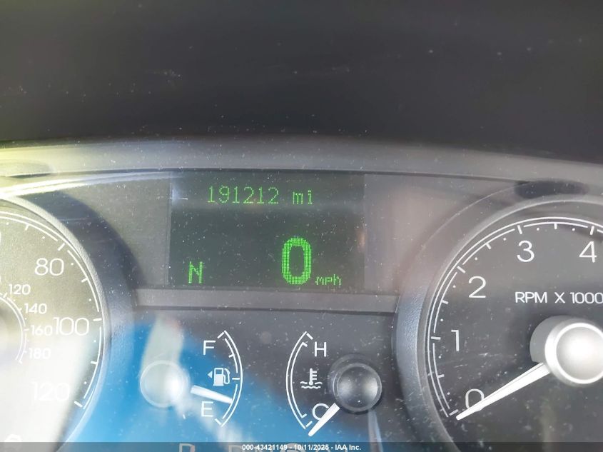 2009 Lincoln Town Car Signature L VIN: 2LNHM85V49X614652 Lot: 43421149