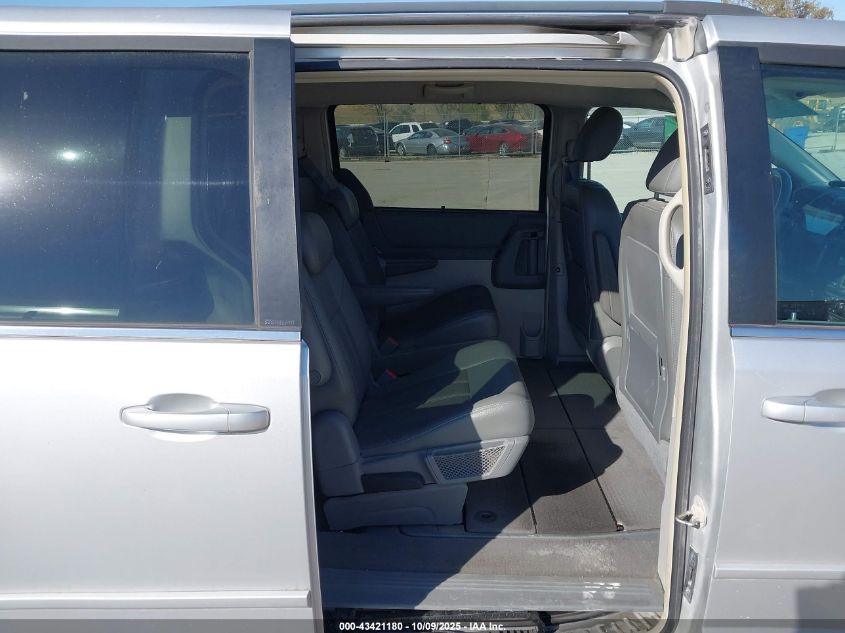 2008 Chrysler Town & Country Touring VIN: 2A8HR54P18R799830 Lot: 43421180