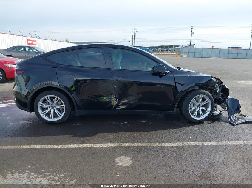 2022 Tesla Model Y Long Range Dual Motor All-Wheel Drive VIN: 7SAYGAEE5NF543820 Lot: 43421188