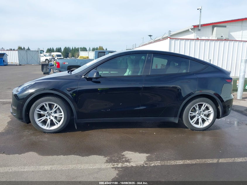 2022 Tesla Model Y Long Range Dual Motor All-Wheel Drive VIN: 7SAYGAEE5NF543820 Lot: 43421188